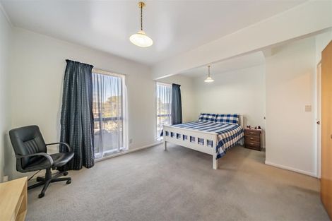 Photo of property in 10 Ordley Grove, Tawa, Wellington, 5028