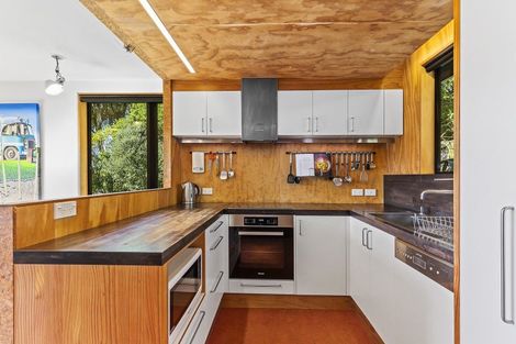 Photo of property in 127a Makara Road, Karori, Wellington, 6012