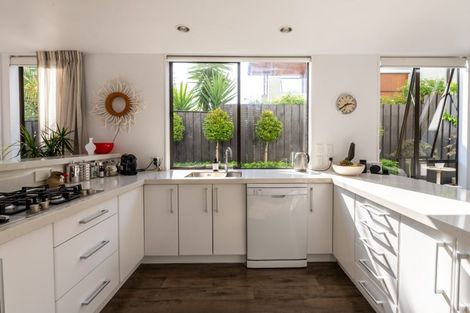 Photo of property in 1/12 Craig Road, Milford, Auckland, 0620