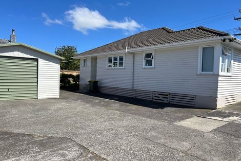 Photo of property in 182 Waimumu Road, Massey, Auckland, 0614