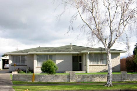 Photo of property in 35 Humphries Place, Awapuni, Palmerston North, 4412