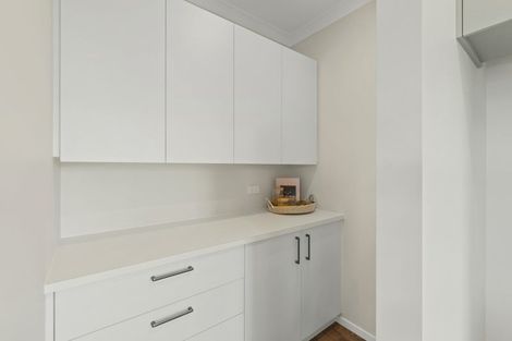 Photo of property in 10 Oak Place, Levin, 5510