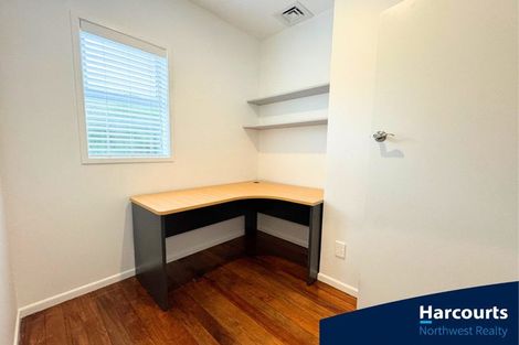 Photo of property in 86 Wiseley Road, West Harbour, Auckland, 0618