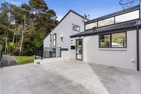 Photo of property in 11 Eugen Place, Bayview, Auckland, 0629