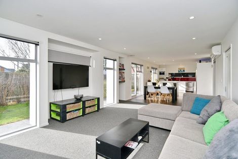 Photo of property in 1 Rue De La Mare, Parklands, Christchurch, 8083