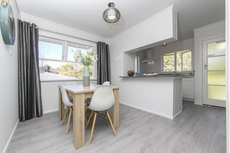 Photo of property in 7 La Rosa Street, Green Bay, Auckland, 0604