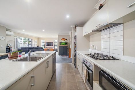 Photo of property in 5 Poppy Watts Grove, Stokes Valley, Lower Hutt, 5019