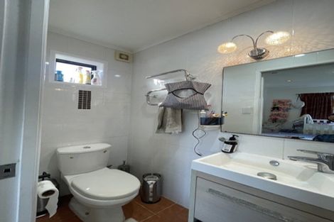 Photo of property in 6 Godley Road, Green Bay, Auckland, 0604