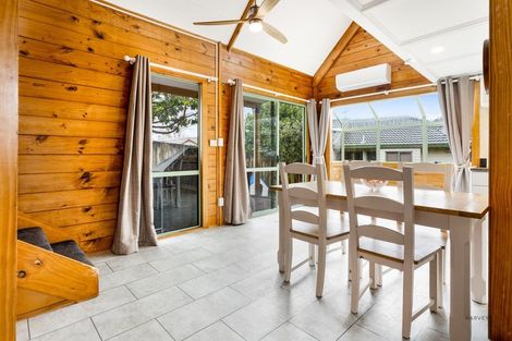 Photo of property in 9a Madigan Place, Glendene, Auckland, 0602