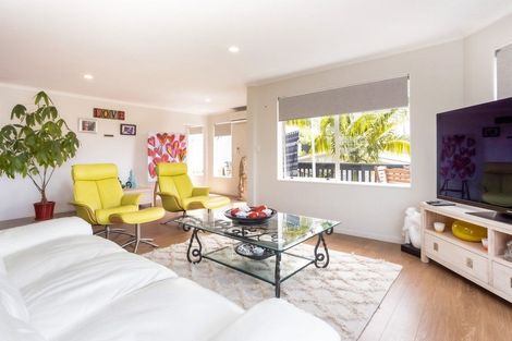 Photo of property in 941 East Coast Road, Torbay, Auckland, 0630