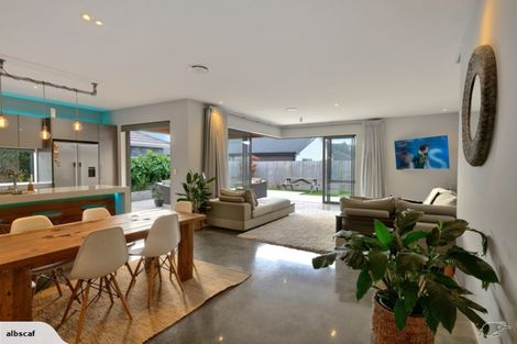 Photo of property in 21 Van Rixel Drive, Kumeu, 0810