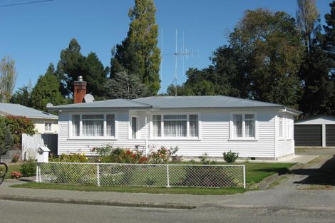 Photo of property in 35 Maude Street, Waimate, 7924