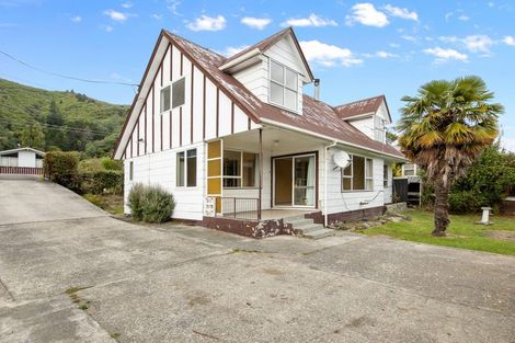 Photo of property in 125 Waikawa Road, Picton, 7220