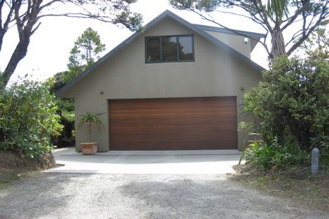 Photo of property in 39 Te Ahuahu Road, Piha, New Lynn, 0772