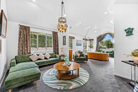 Photo of property in 52 Rising Parade, Fairview Heights, Auckland, 0632