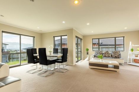 Photo of property in 16 Mcwhirters Farm Lane, Massey, Auckland, 0614