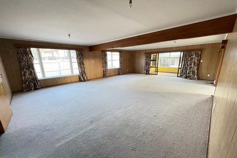 Photo of property in 8 Rathgar Road, Henderson, Auckland, 0610