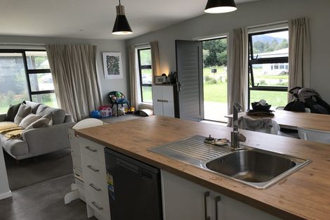 Photo of property in 2b Ataahua Place, Featherston, 5710