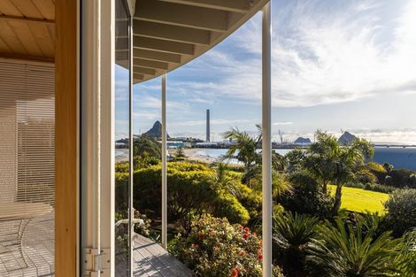 Photo of property in 50 Whiteley Street, Moturoa, New Plymouth, 4310