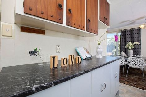 Photo of property in 17 Magdalen Place, West Harbour, Auckland, 0618