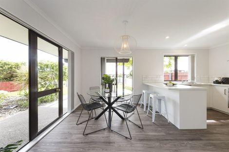 Photo of property in 20 Colonial Place, Kelvin Grove, Palmerston North, 4414