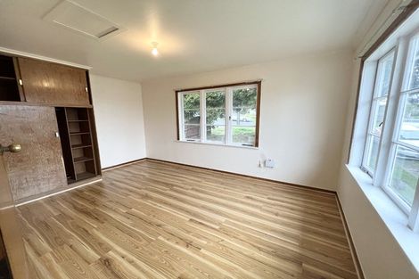 Photo of property in 13 Netherlands Avenue, Kelston, Auckland, 0602