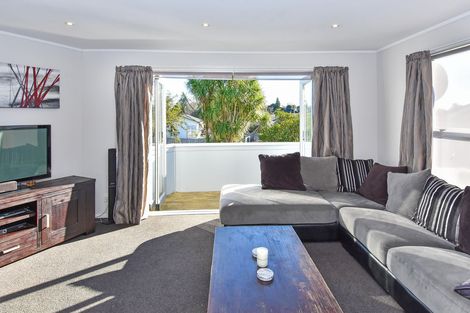 Photo of property in 6 Leatham Crescent, Opaheke, Papakura, 2113