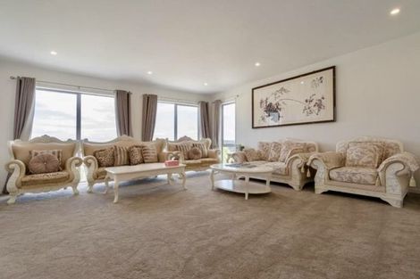 Photo of property in 50 Corricvale Way, Northcross, Auckland, 0630