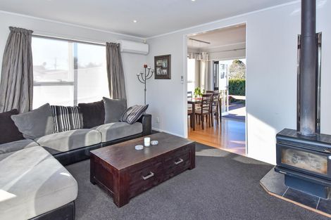 Photo of property in 6 Leatham Crescent, Opaheke, Papakura, 2113