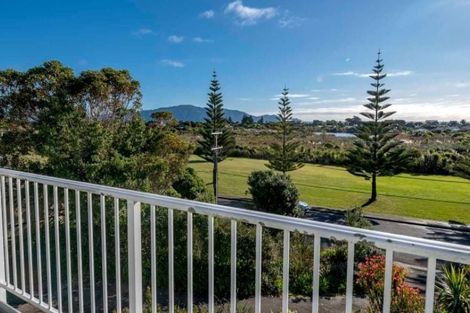 Photo of property in 16 Queens Road, Waikanae Beach, Waikanae, 5036