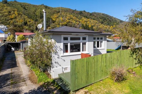 Photo of property in 49 Hampden Street, Picton, 7220