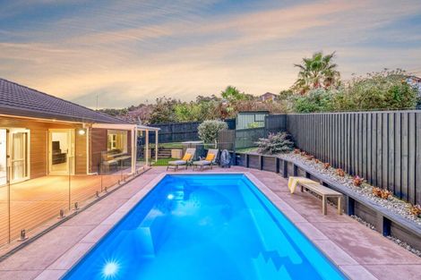 Photo of property in 14 Astor Place, Orewa, 0931