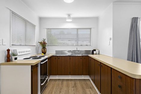 Photo of property in 142a Newlands Road, Newlands, Wellington, 6037