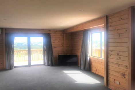 Photo of property in 123 Luckens Road, West Harbour, Auckland, 0618