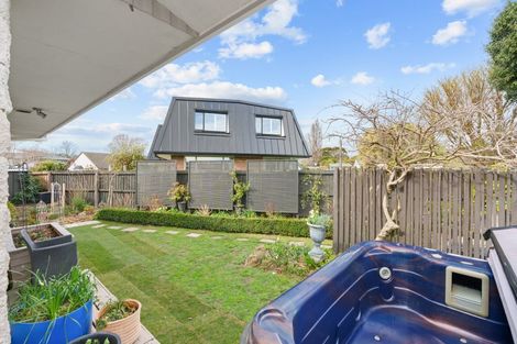 Photo of property in 25 Hillcrest Place, Avonhead, Christchurch, 8042