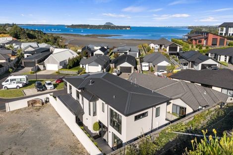 Photo of property in 10 Winspear Place, Omokoroa, 3114