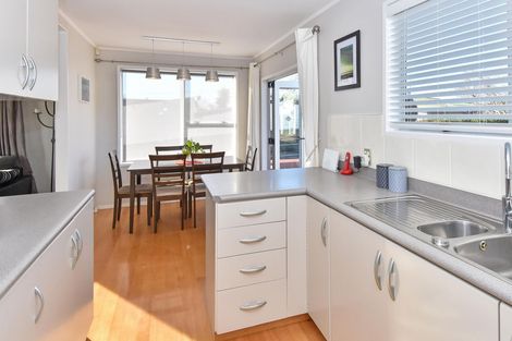 Photo of property in 6 Leatham Crescent, Opaheke, Papakura, 2113