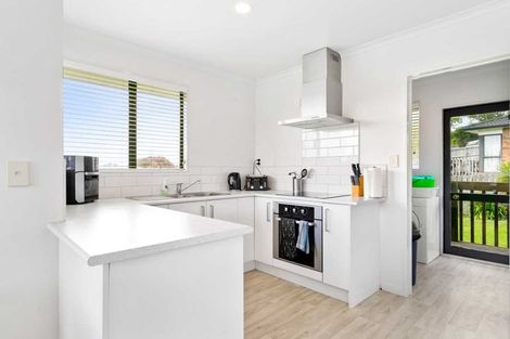 Photo of property in 32 Hewlett Road, Massey, Auckland, 0614