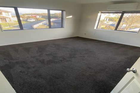 Photo of property in 84 Cypress Drive, Maungaraki, Lower Hutt, 5010