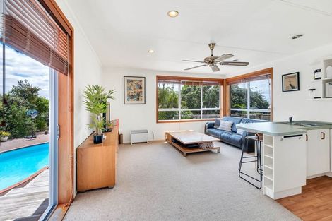Photo of property in 23 Knights Road, Rothesay Bay, Auckland, 0630