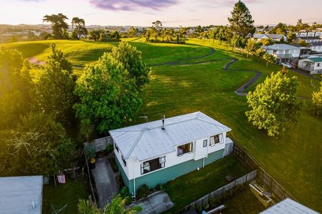Photo of property in 2/22 Elizabeth Drive, West Harbour, Auckland, 0618