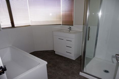 Photo of property in 2/17 Fieldmoor Place, Parklands, Christchurch, 8083