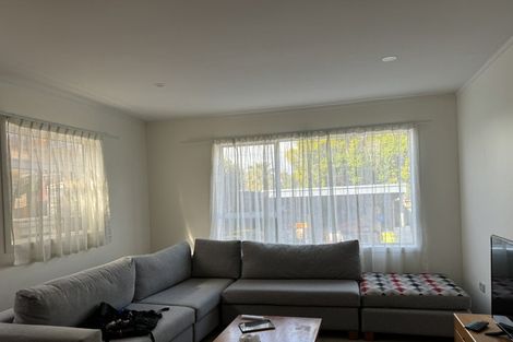 Photo of property in 1/14 Chequers Avenue, Glenfield, Auckland, 0629