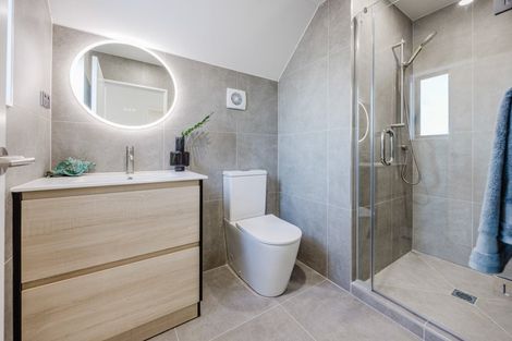 Photo of property in 6/24 Tupaki Place, Pakuranga Heights, Auckland, 2010