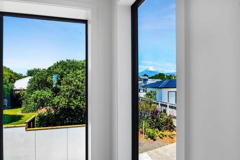 Photo of property in 5b Strandon Place, Strandon, New Plymouth, 4312