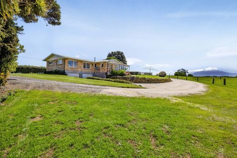 Photo of property in 1904 South Road, Kaupokonui, 4678