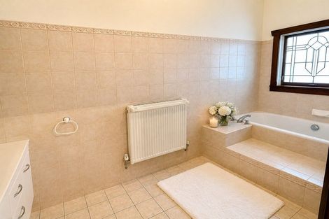Photo of property in 14 Wynyard Street, Devonport, Auckland, 0624