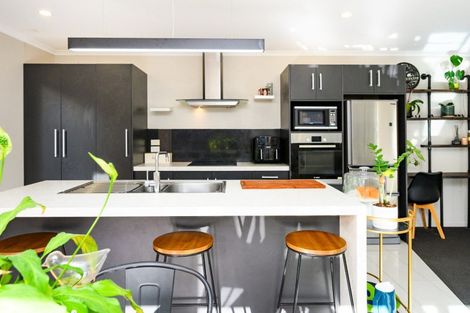 Photo of property in 18 Galea Grove, Kelvin Grove, Palmerston North, 4414