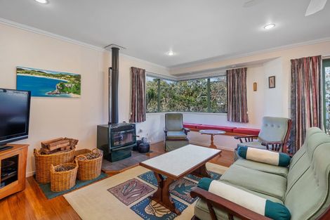 Photo of property in 19 Martin Place, Cooks Beach, Whitianga, 3591