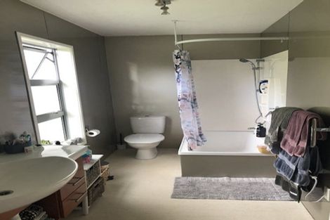 Photo of property in 32 Domain Crescent, Muriwai, Waimauku, 0881